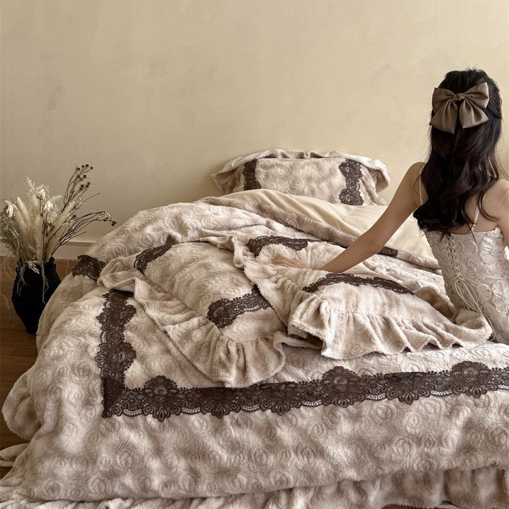 Cozy quilted bedspread and bed cover set with lace border