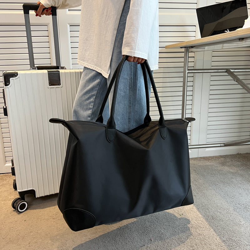 Large travel bag with durable material and multiple compartments Kalsten
