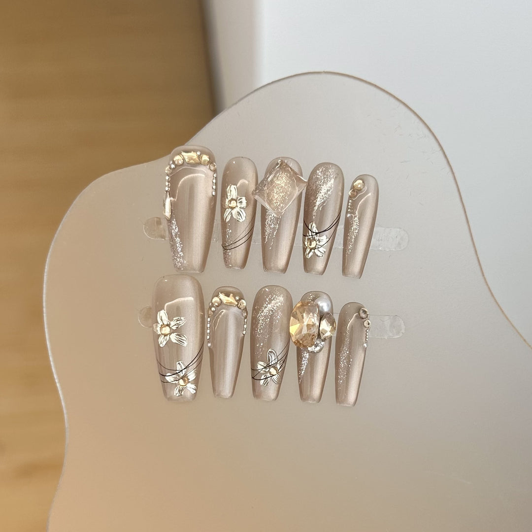 Floral Nail Art Press-On Set with Luxurious Accents