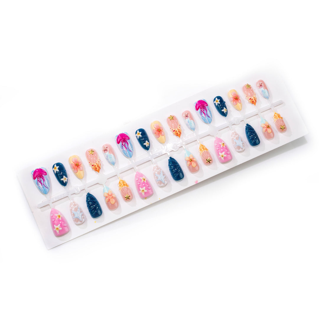 Beach-Inspired Press-On Nail Art Kalsten