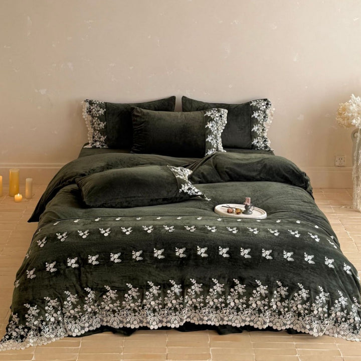 Extravagant velvet bedding set with floral lace trim