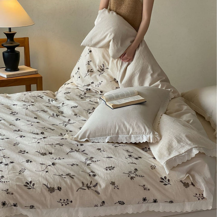 Cotton-linen bedding set with lace edge and subtle floral print