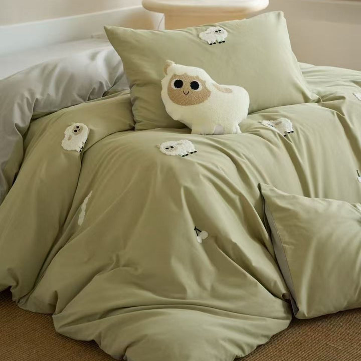 Children's bedding set with embroidered penguin appliqués and plush cuddle details