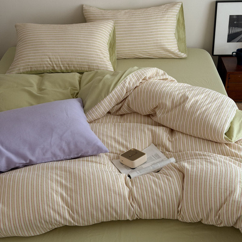 Bedding set in timeless pinstripe design made of breathable cotton percale