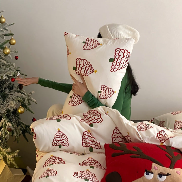 Children's bedding set with soft percale and cute Christmas sheep all-over print