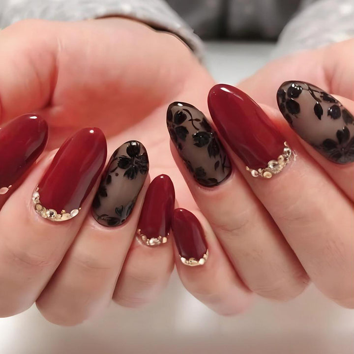 Art nail set with floral and glamorous accents Kalsten