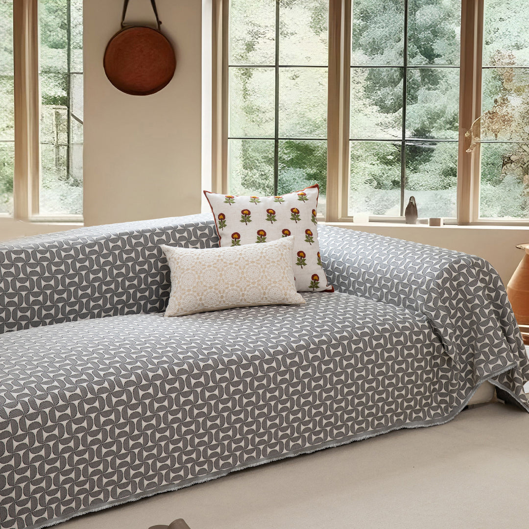 Woven sofa cover with geometric pattern, elastic corners and anti-slip