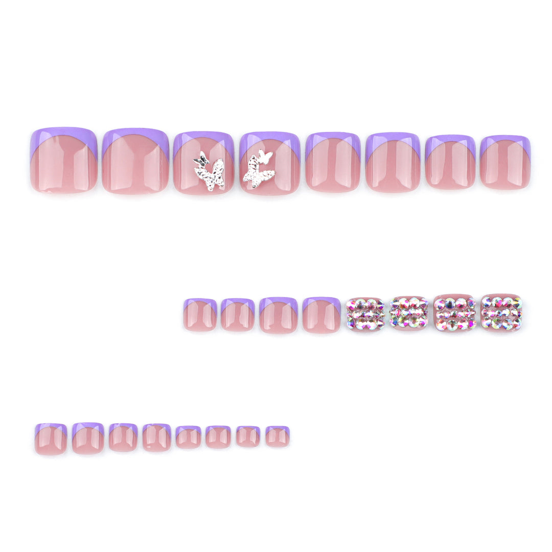 Artful toenail art with elegant glitter decorations Kalsten