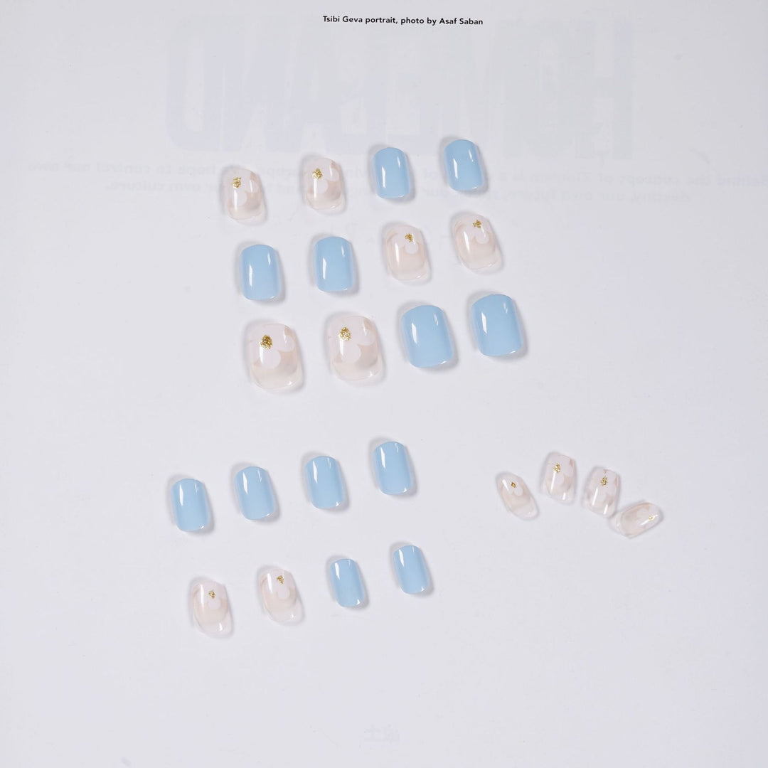 Artful Nail Art with Flower Decoration Kalsten