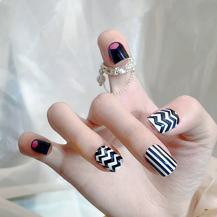 Decorative Heart Pattern Press-On Nails