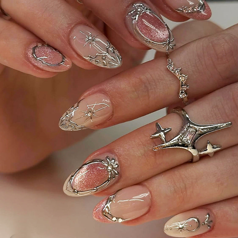 Artificial nail set with glamorous floral and metallic accents Kalsten