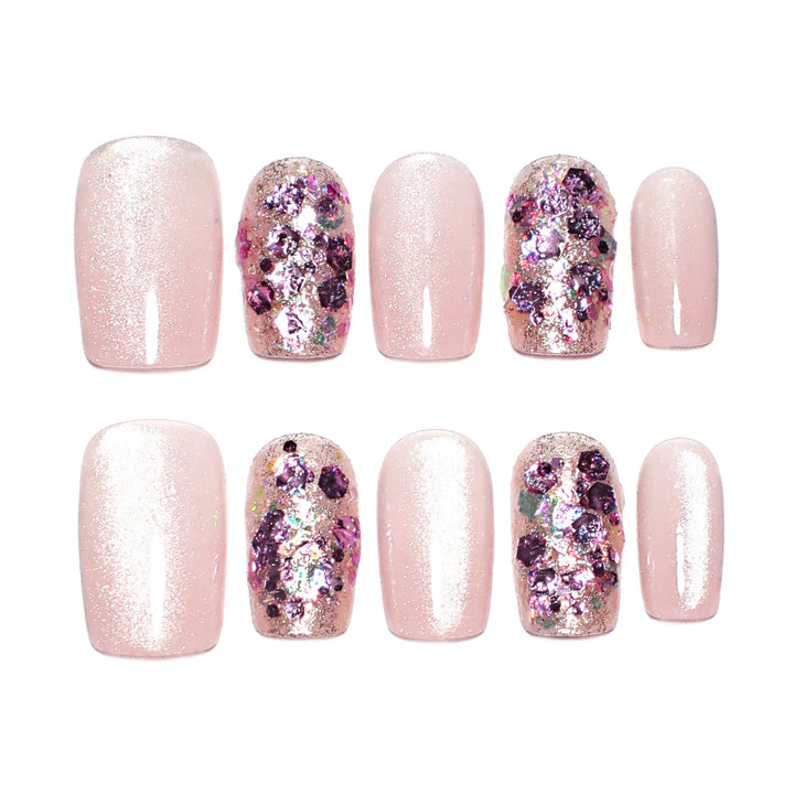 Artificial nail art with glitter and glamour effects Kalsten