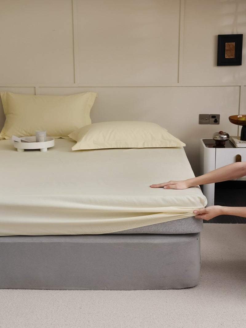 Fitted sheet made of cotton jersey with extra deep hem and elastic all-around rubber