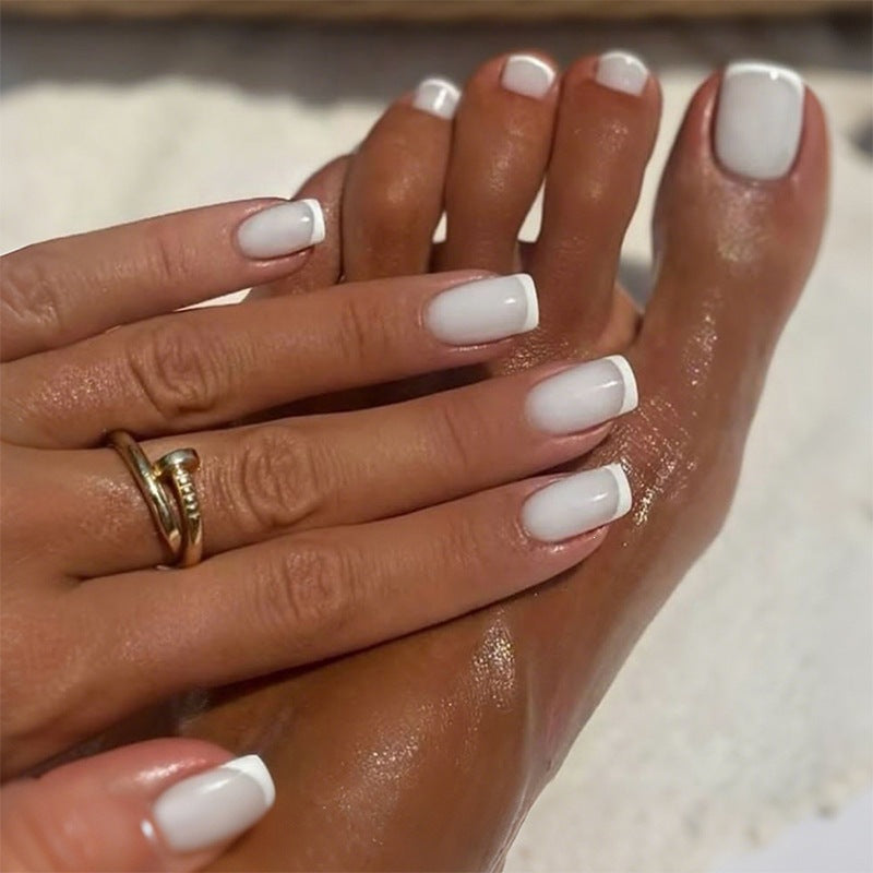 Art Nail Set with Elegant French Tip Design Kalsten