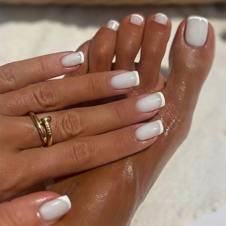 Art Nail Set with Elegant French Tip Design Kalsten