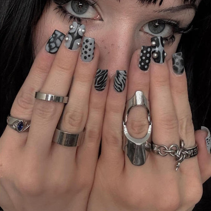 Acrylic nail set with stylish black and gray tones Kalsten