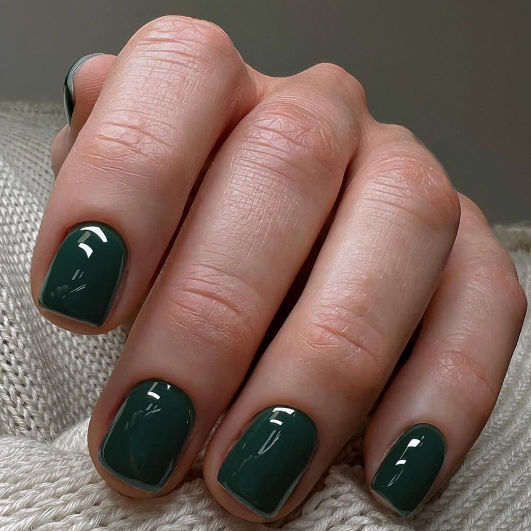 Acrylic nail set with elegant, natural finish Kalsten