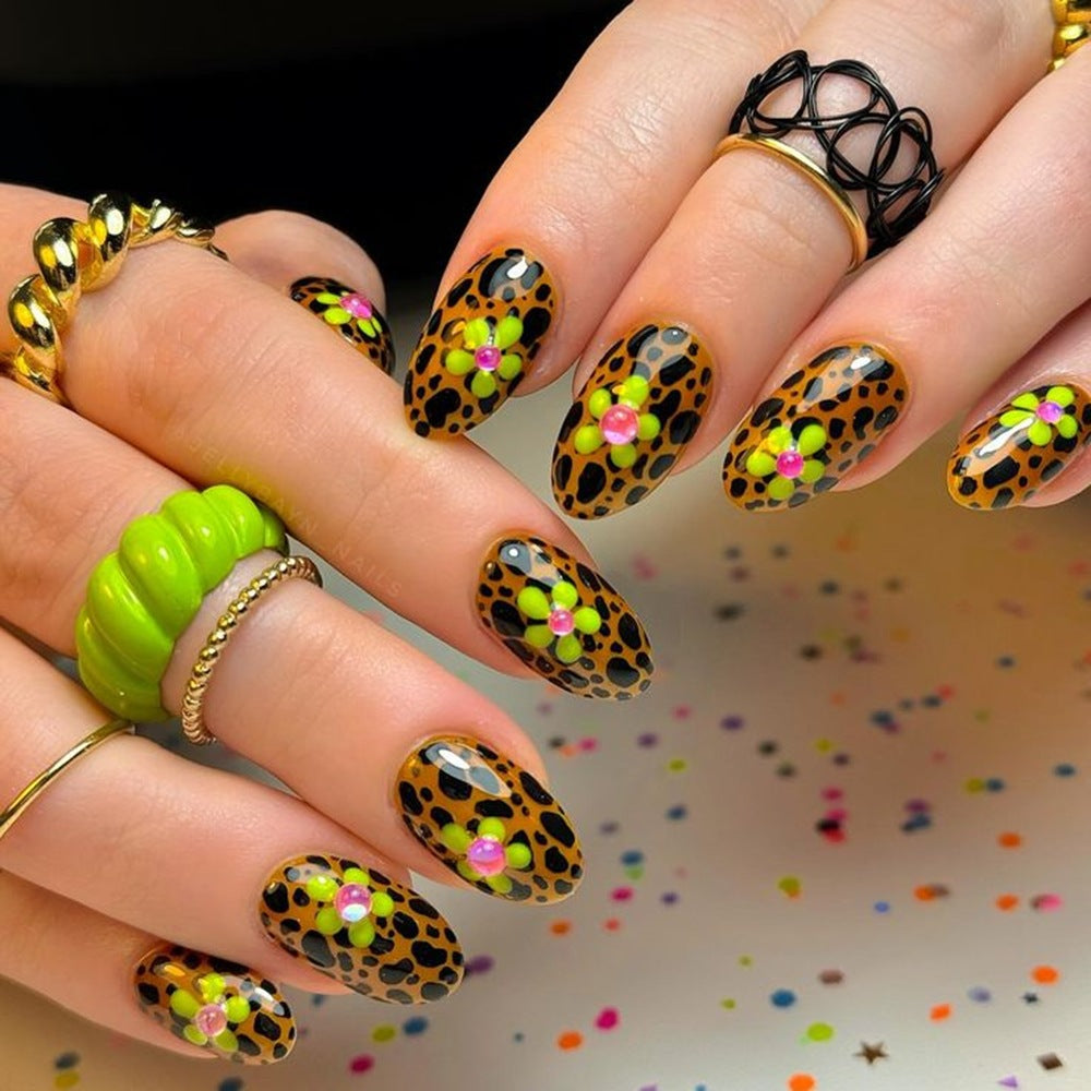 Artificial nails in modern animal patterns with floral accents Kalsten