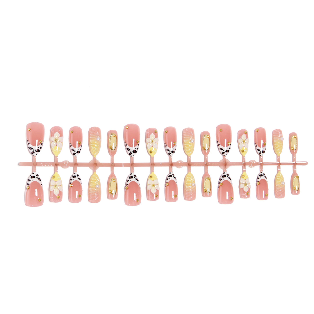 Artificial nails with floral patterns and golden accents Kalsten