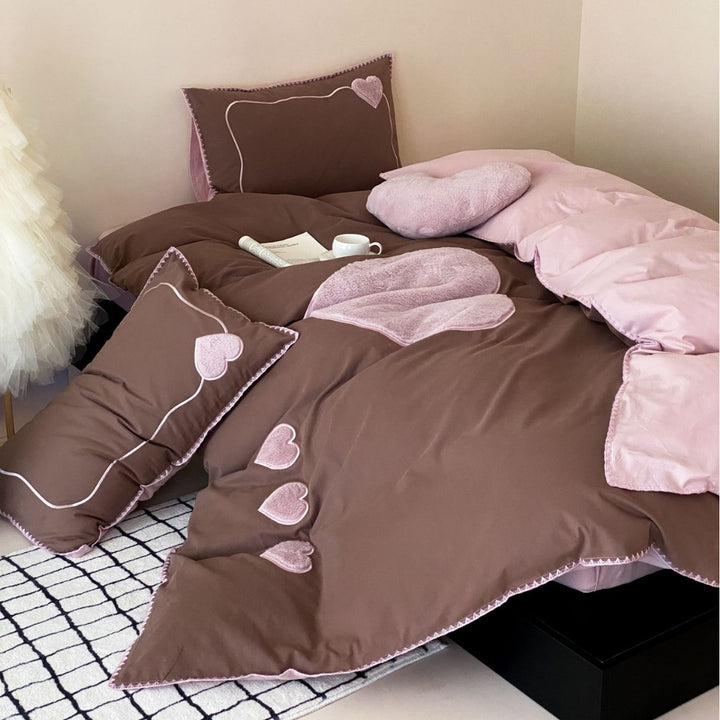 Bedding set with appliquéd plush hearts and fine piping