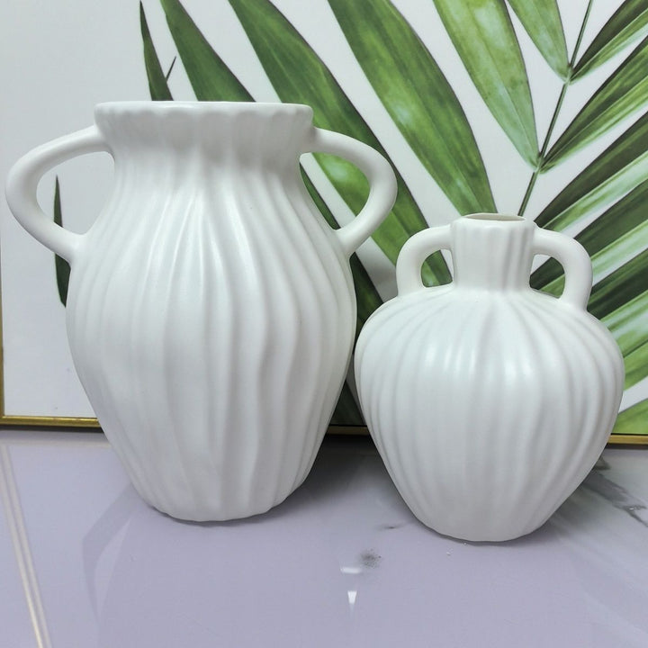 Elegant Ribbed Decorative Vase Kalsten