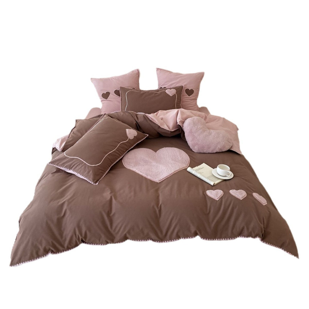 Bedding set with appliquéd plush hearts and fine piping