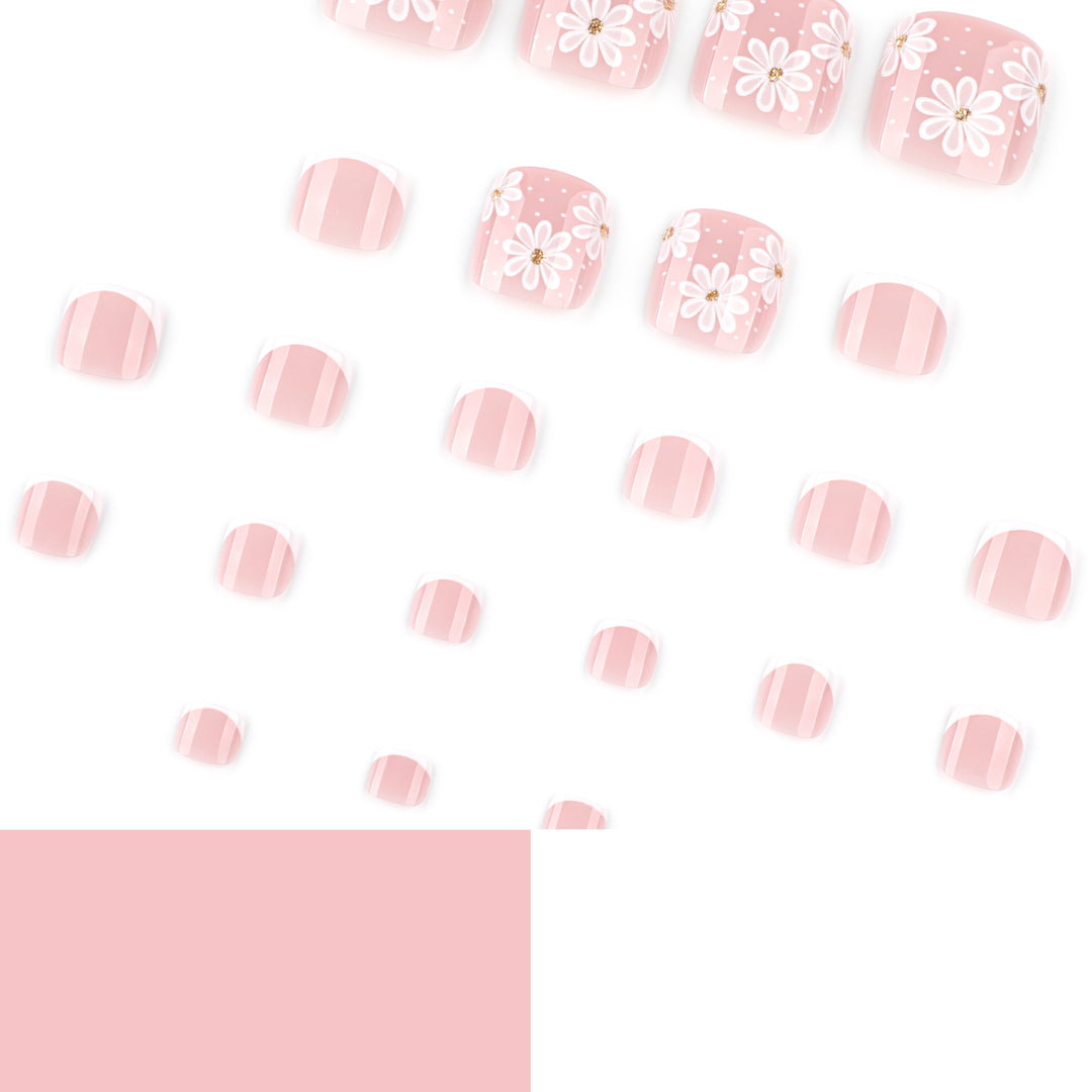 Artistic toenail art with elegant daisy motifs Kalsten