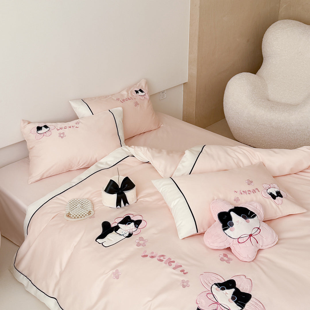 Bedding set with embroidered cat appliqués and soft cotton satin