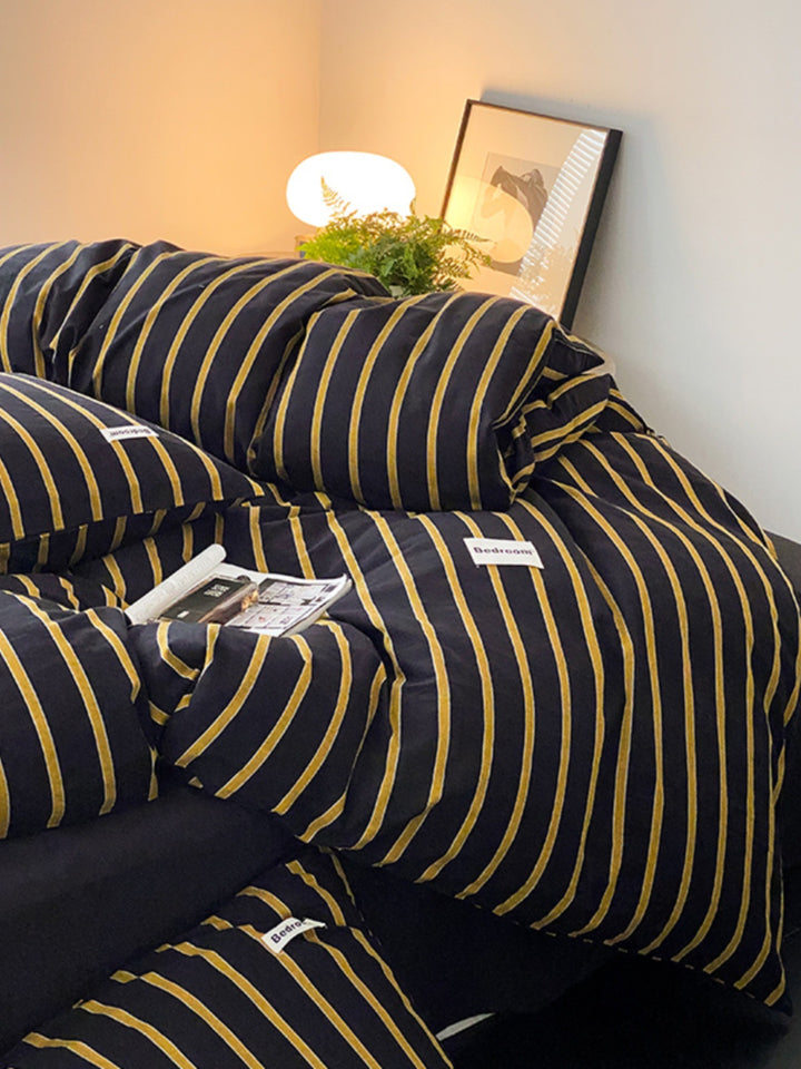 Striped cotton bedding set in percale quality with light quilting