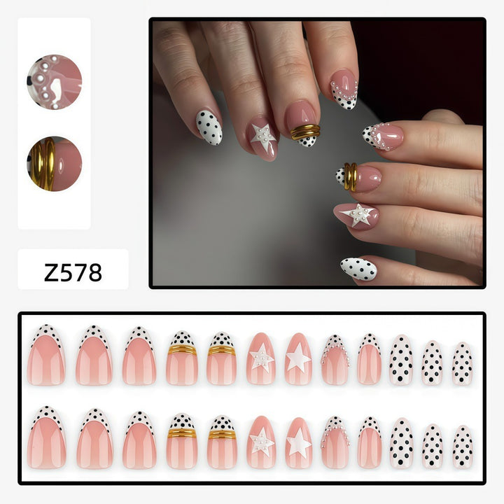 Custom-designed artificial nails with 3D applications Kalsten