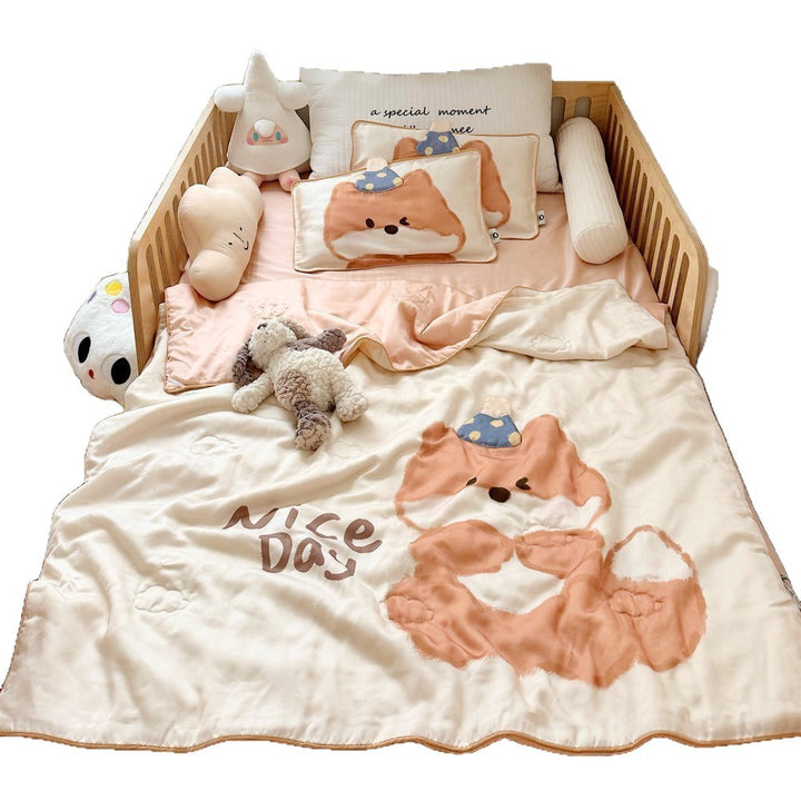 Reversible children's bedding set made of soft microfiber with large teddy bear print and quilted blanket