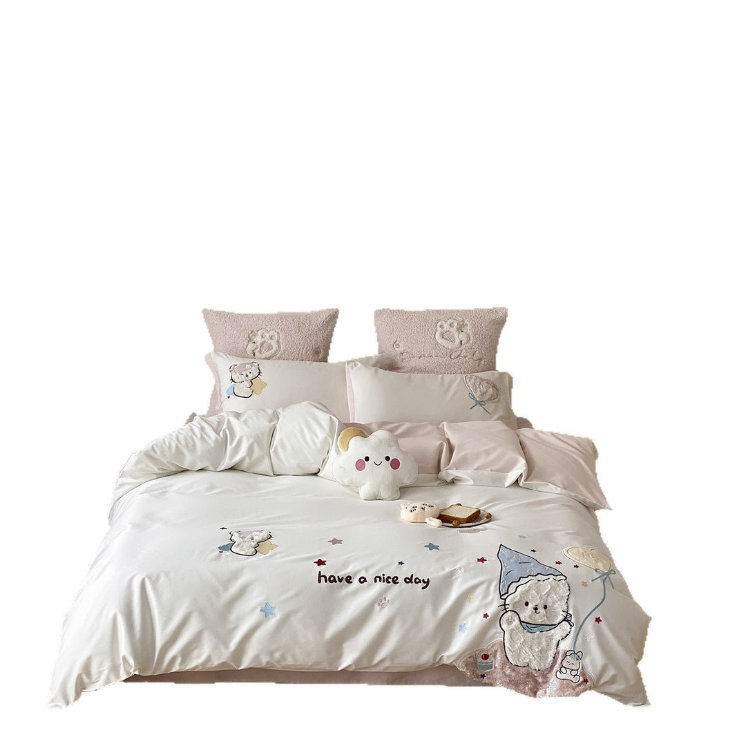 Children's bedding set with embroidered appliqués and plush 3D cat decoration