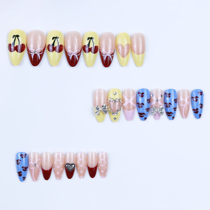 Artificial nails with playful heart and flower design Kalsten
