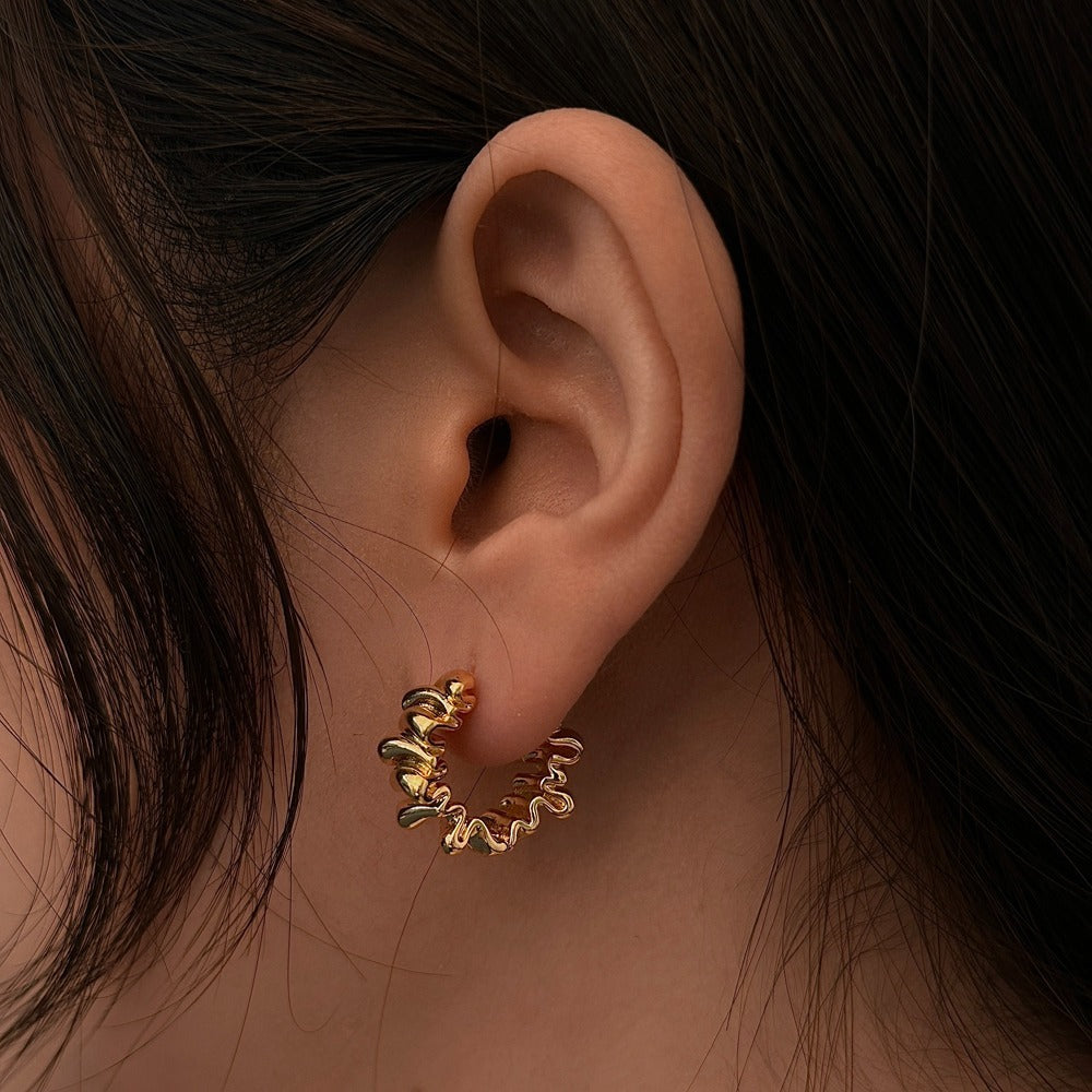 Stylish studs in modern ribbed design Kalsten