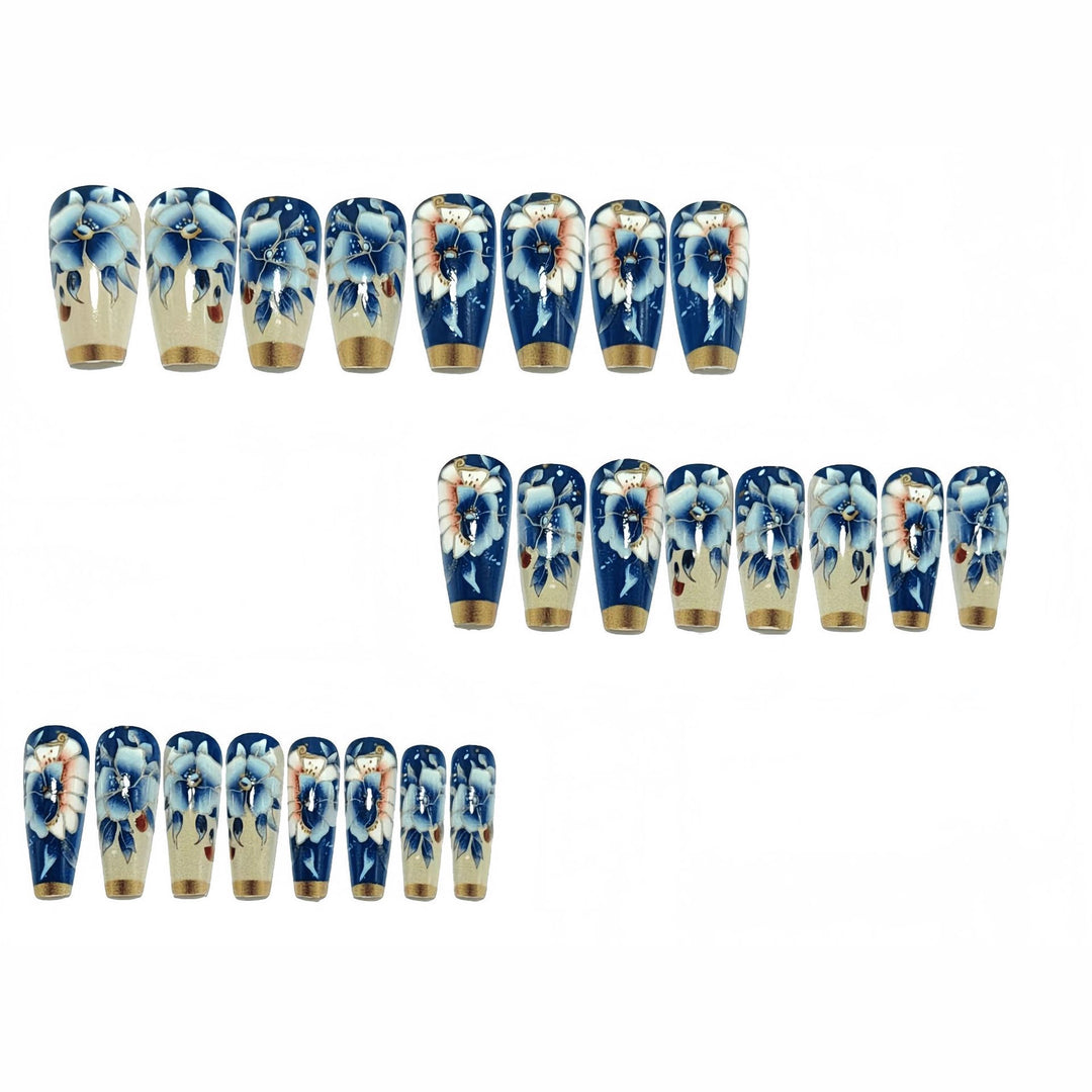 Artificial nails with floral and glamorous 3D applications Kalsten