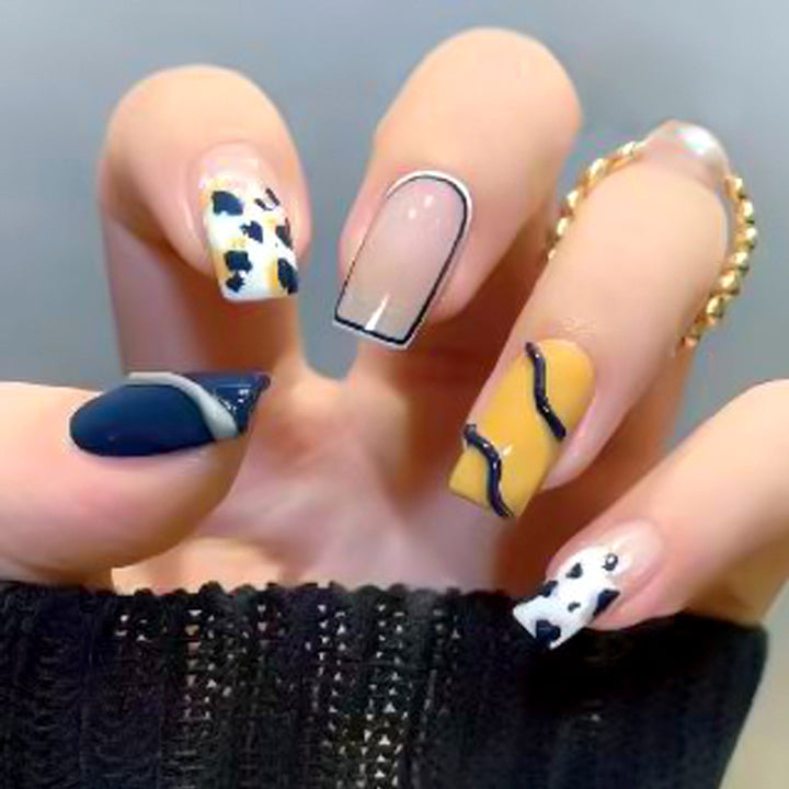 Festive Holiday Themed Press-On Nail Set