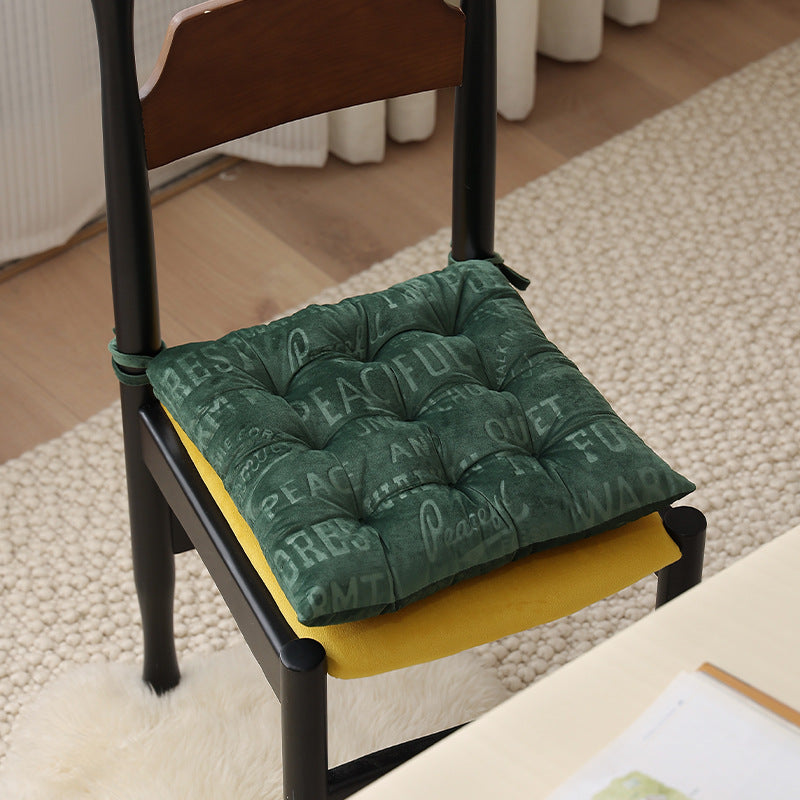 Padded square seat cushion with tufting and attachment ribbons Kalsten