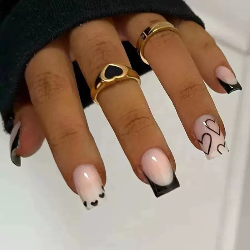 Nail art set with playful heart design Kalsten
