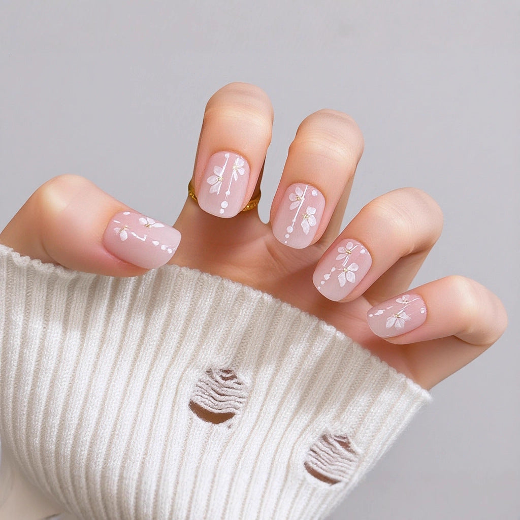 Delicate artificial nails with floral details Kalsten