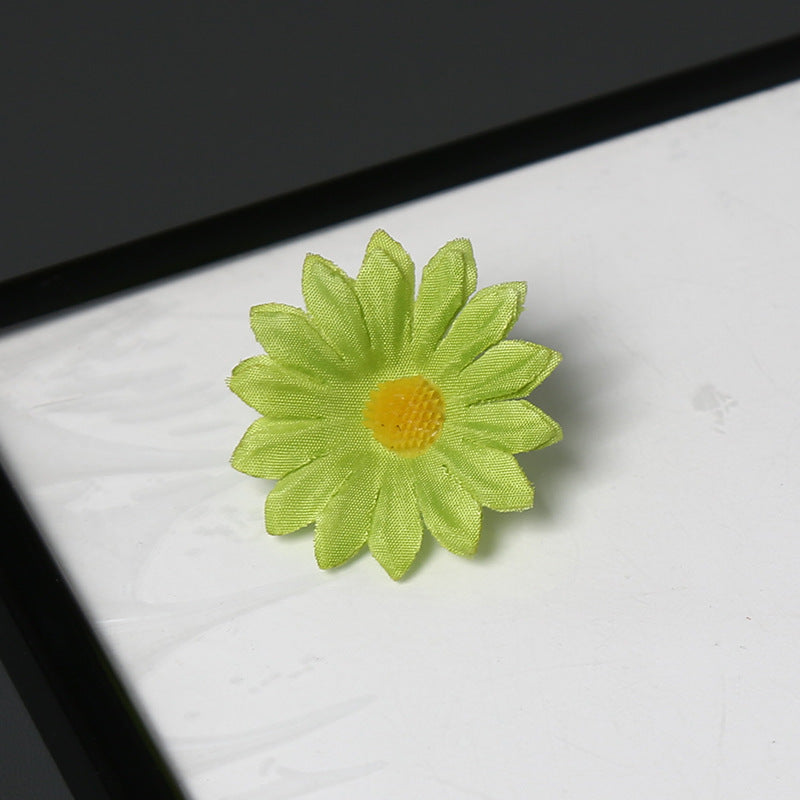 Elegant Fabric Daisy Flower Brooch for Decorative Wear