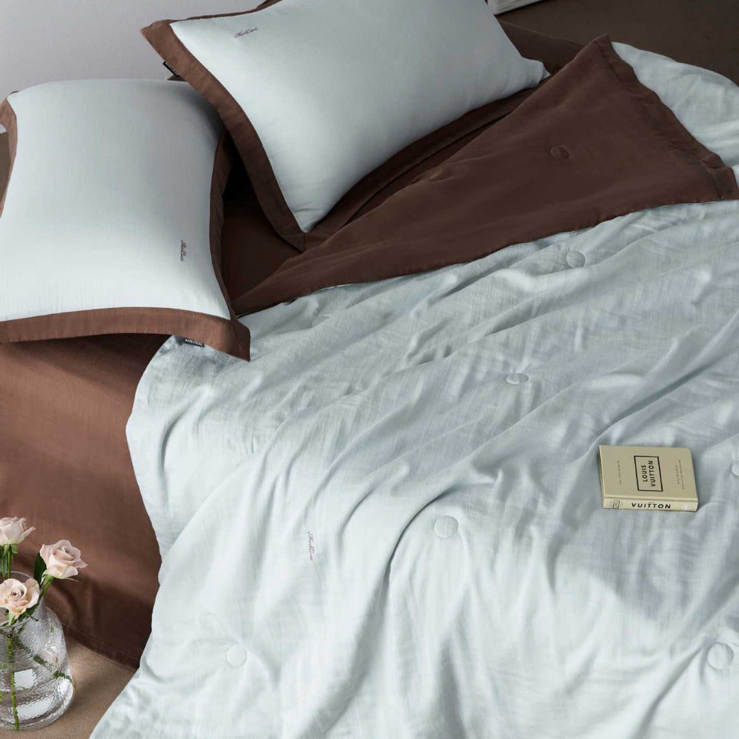 Luxurious linen-cotton bed set with quilted blanket and pillowcases