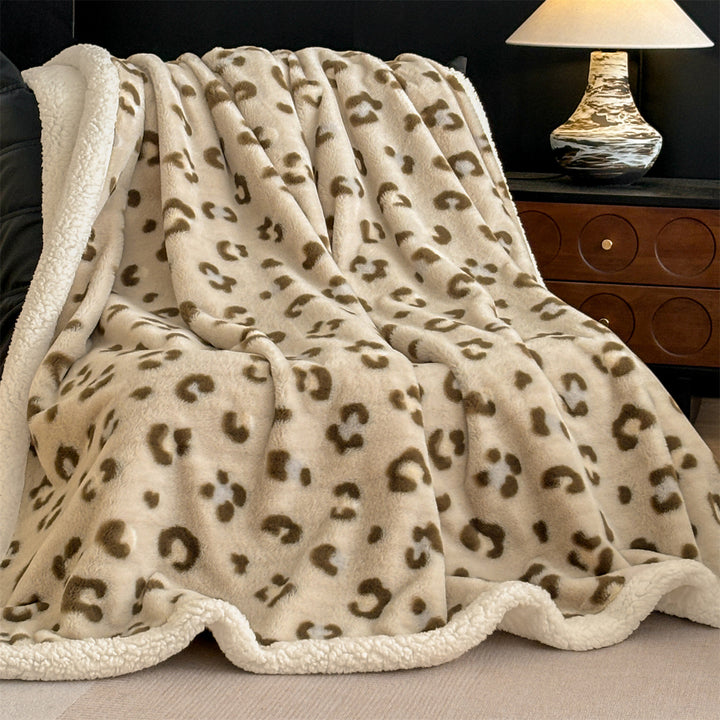 Women's Plush Leopard Print Throw Blanket