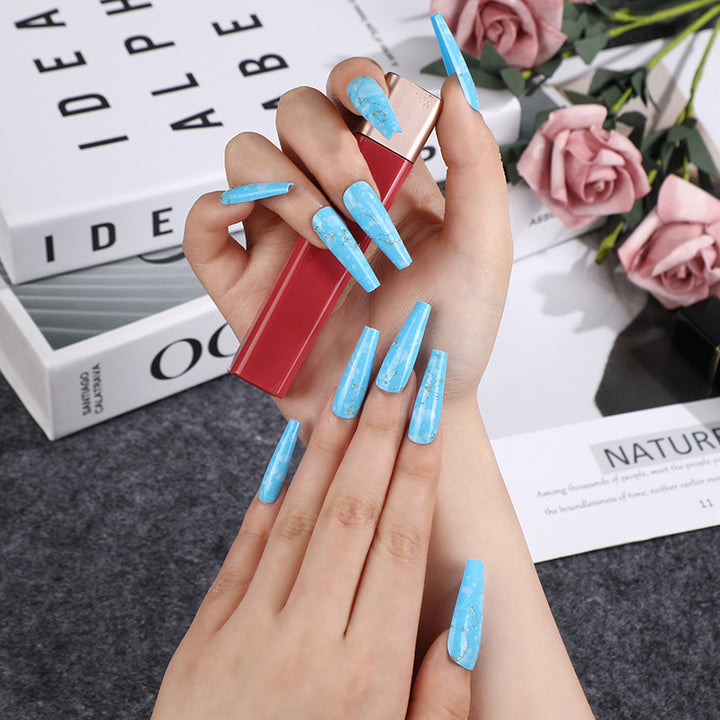 Artificial nails in elegant geometric design Kalsten