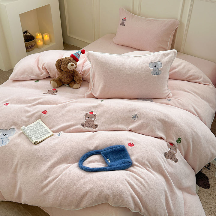 Children's bedding set made of microfiber fleece with embroidered animal motifs and extra soft texture