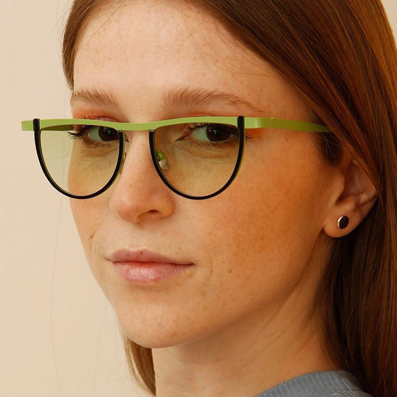 Women's elegant sunglasses with modern design and UV protection Kalsten