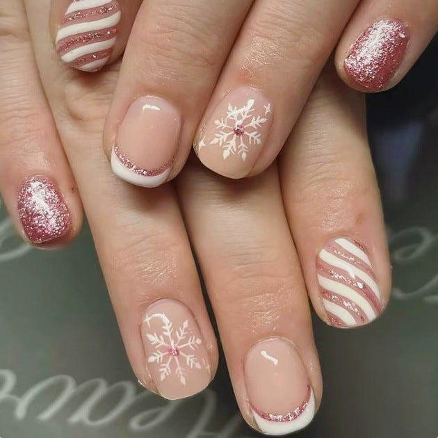 Festive Winter-Themed Acrylic Nail Art Kalsten