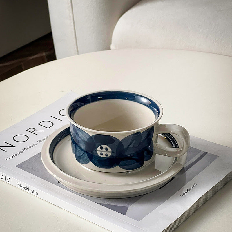 Ceramic cup set with saucer and modern floral print