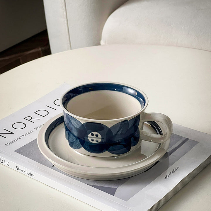 Ceramic cup set with saucer and modern floral print