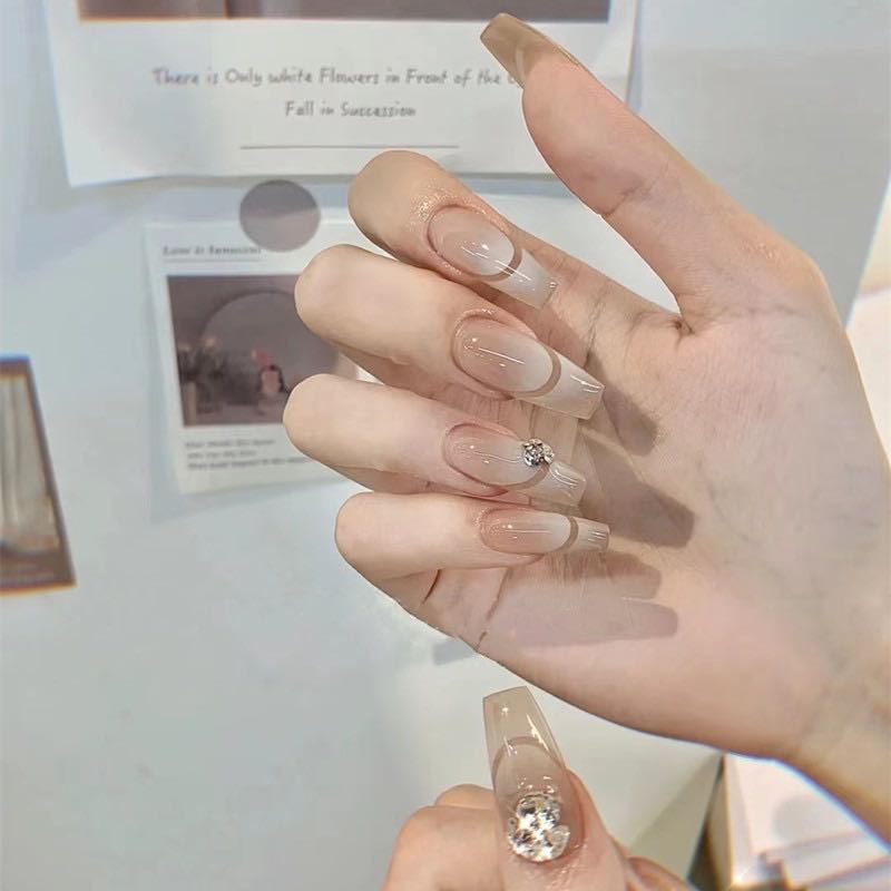 Glamorous artificial nails with elegant rhinestone decorations Kalsten