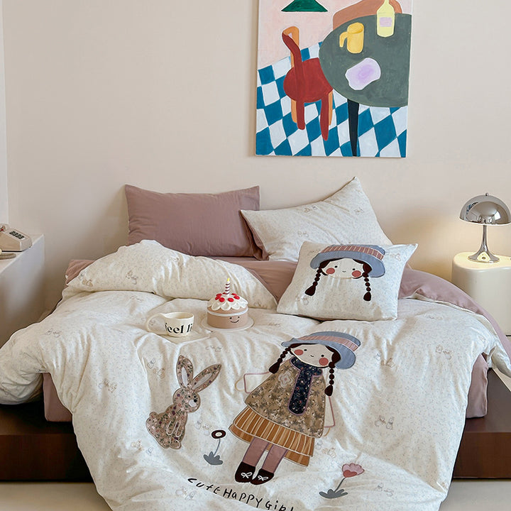 Bedding set with appliquéd doll motif and star pattern